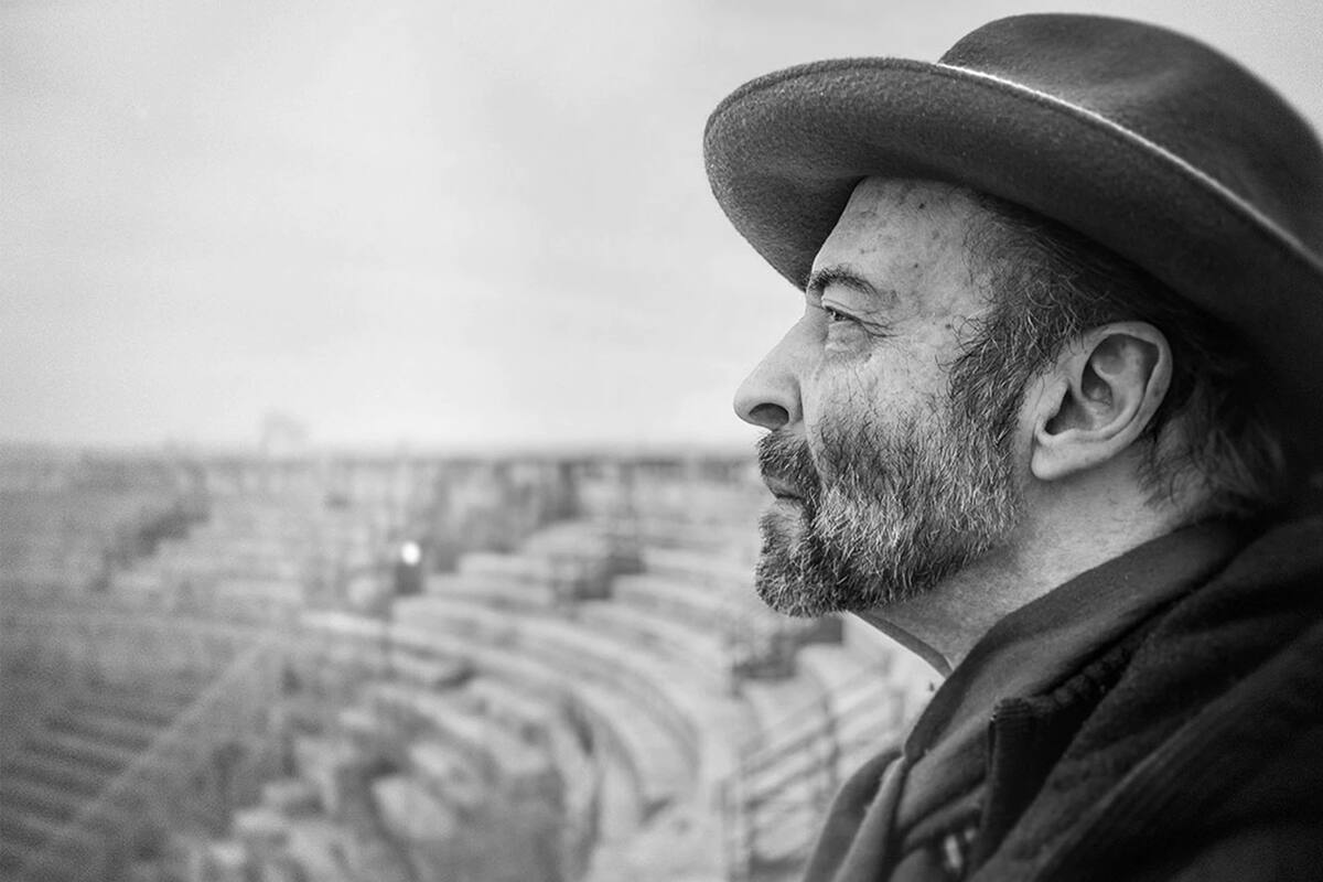 El fotógrafo René Roberts murió de frío en una de las calles más transitadas de París. FOTO: Prisca Briquet