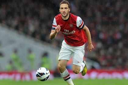 El fotomontaje del Pipita con la camiseta de Arsenal