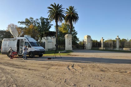 El frente de El Dok Haras, ubicado en Exaltación de la Cruz
