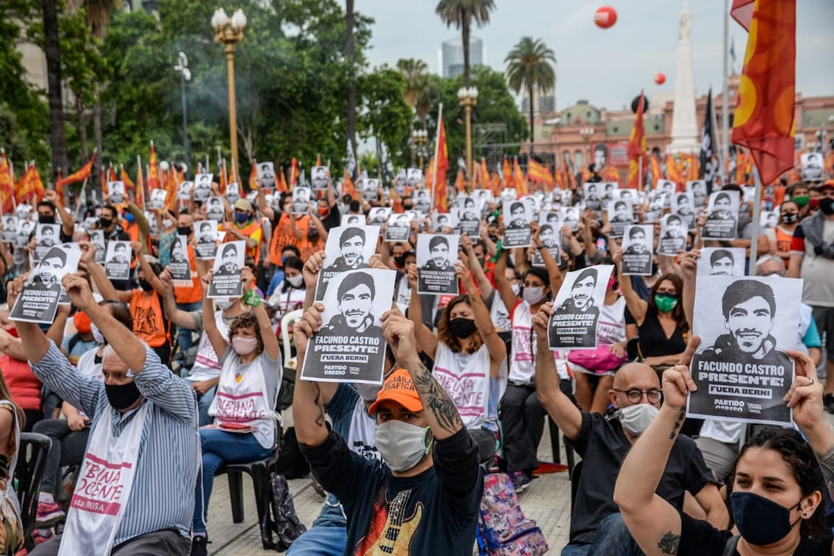 El Frente de Izquierda reunió a miles de personas en la Plaza de Mayo para rechazar el ajuste del gobierno de Alberto Fernández