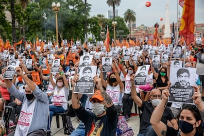 El Frente de Izquierda reunió a miles de personas en la Plaza de Mayo para rechazar el ajuste del gobierno de Alberto Fernández