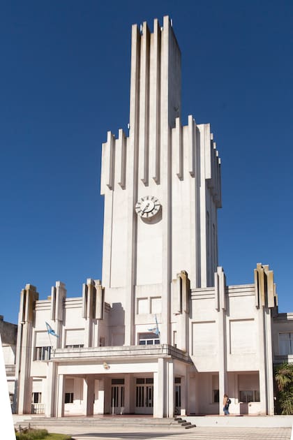 El frente de la municipalidad.