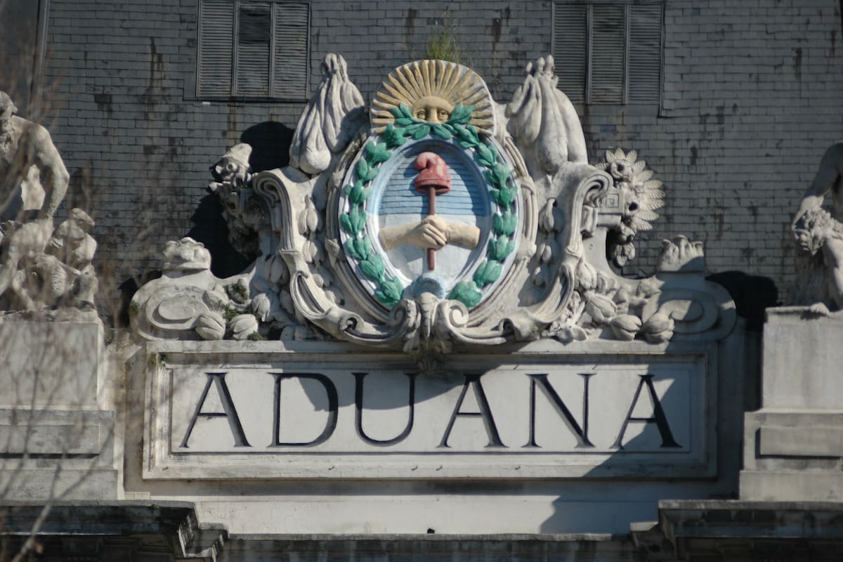 El frente de la Aduana
