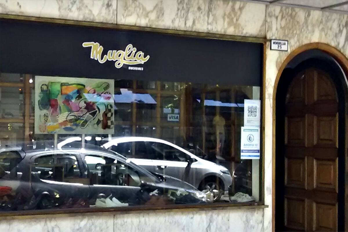 El frente de la zapatería