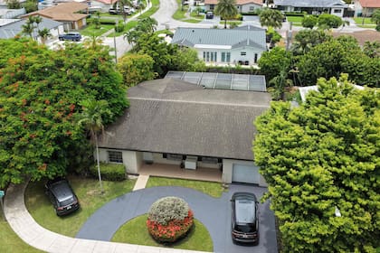 El frente de la casa de Perez Hilton en Miami