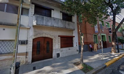 El frente de la casa de Ramón L. Falcón 4110, donde la mañana del jueves 12 de julio de 2007 fue asesinado el profesor de Filosofía Atilio Demarchi