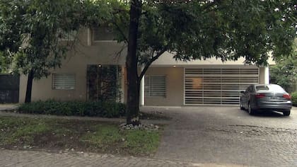 El frente de la casa de Tevez en San Isidro