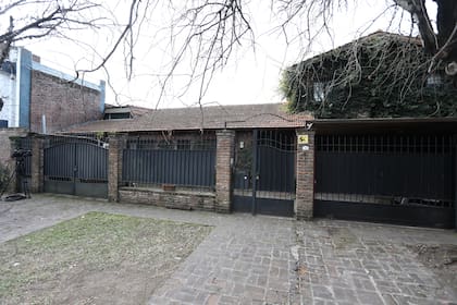 El frente de la casa en Boulogne; los vecinos dicen que la zona suele ser muy segura