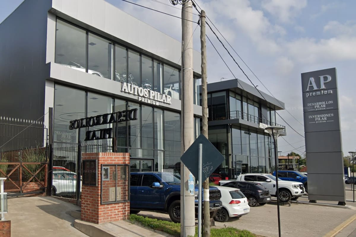 El frente de la concesionaria Autos Pilar Premium