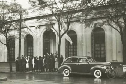 El frente de la escuela en 1939.