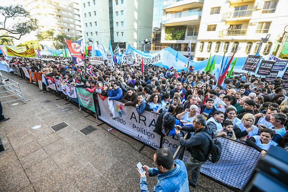 El frente de la Legislatura, que esta vez, a diferencia de hace una semana, no tuvo triple vallado de contención