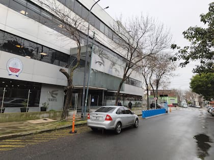 El frente de la sede de Perfil sobre la calle California, cuya denominación el proyecto propone reemplazar por José Luis Cabezas