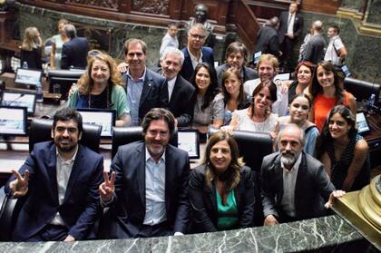 El bloque del Frente de Todos defendió la decisión de Fernández