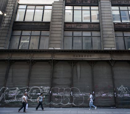 El frente del centenario inmueble, que fue protegido por ley en 2007