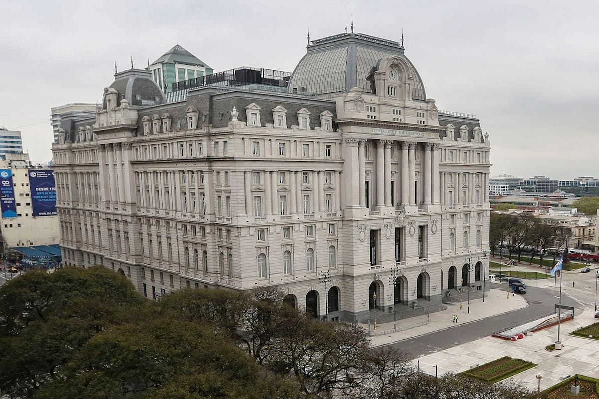 El frente del Centro Cultural Kirchner (CCK)
