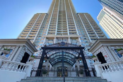 El frente del edificio Chateau ubicado en Puerto Madero se caracteriza por su estilo francés