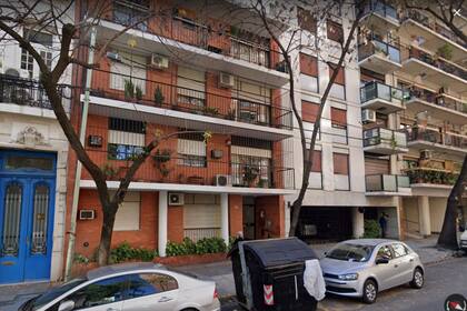 El frente del edificio del Belgrano, donde la médica recibió la carta