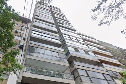 El frente del edificio donde residen Cirio y Nicolás Trombino, en Palermo