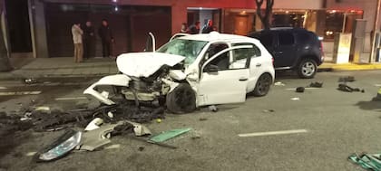 El frente del Gol color blanco también quedó destruido