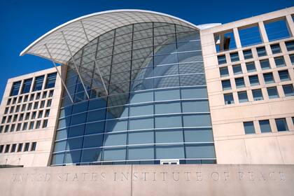 El frente del Instituto de Paz de Estados Unidos, antes de que le fuera adosado el nombre de Donald J. Trump, en Washington.