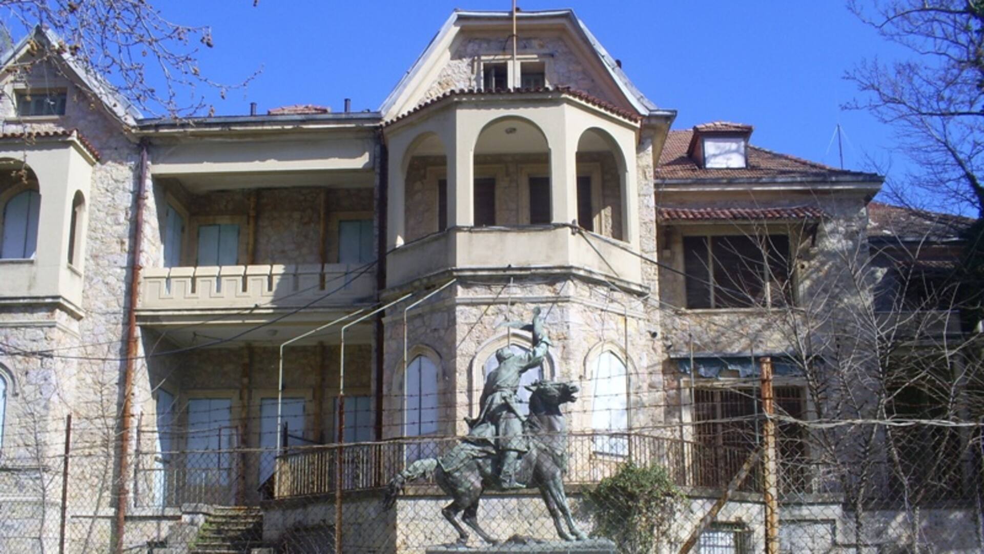 El frente del Palacio Tatoi, la última residencia oficial de los reyes de Grecia.