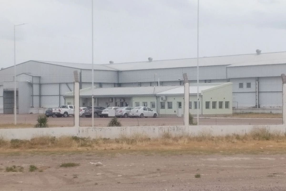 El frigorífico HV SA está ubicado en la localidad de Bernasconi