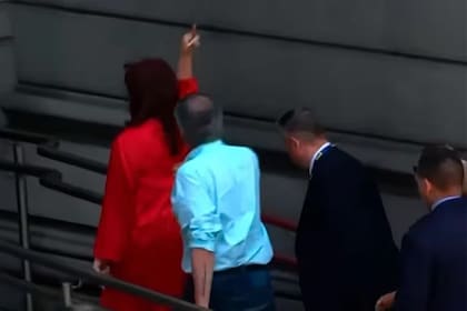 El fuck you de Cristina Kirchner al ingresar al Congreso para la Asamblea Legislativa