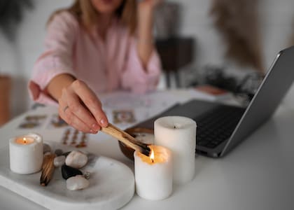 El fuego actúa como símbolo de renovación interior (Foto de carácter ilustrativo: Freepik)