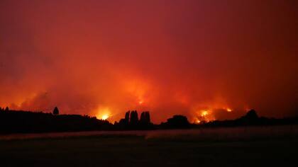 El fuego alcanzó el cerro Puntiagudo, en Villa Lago Rivadavia