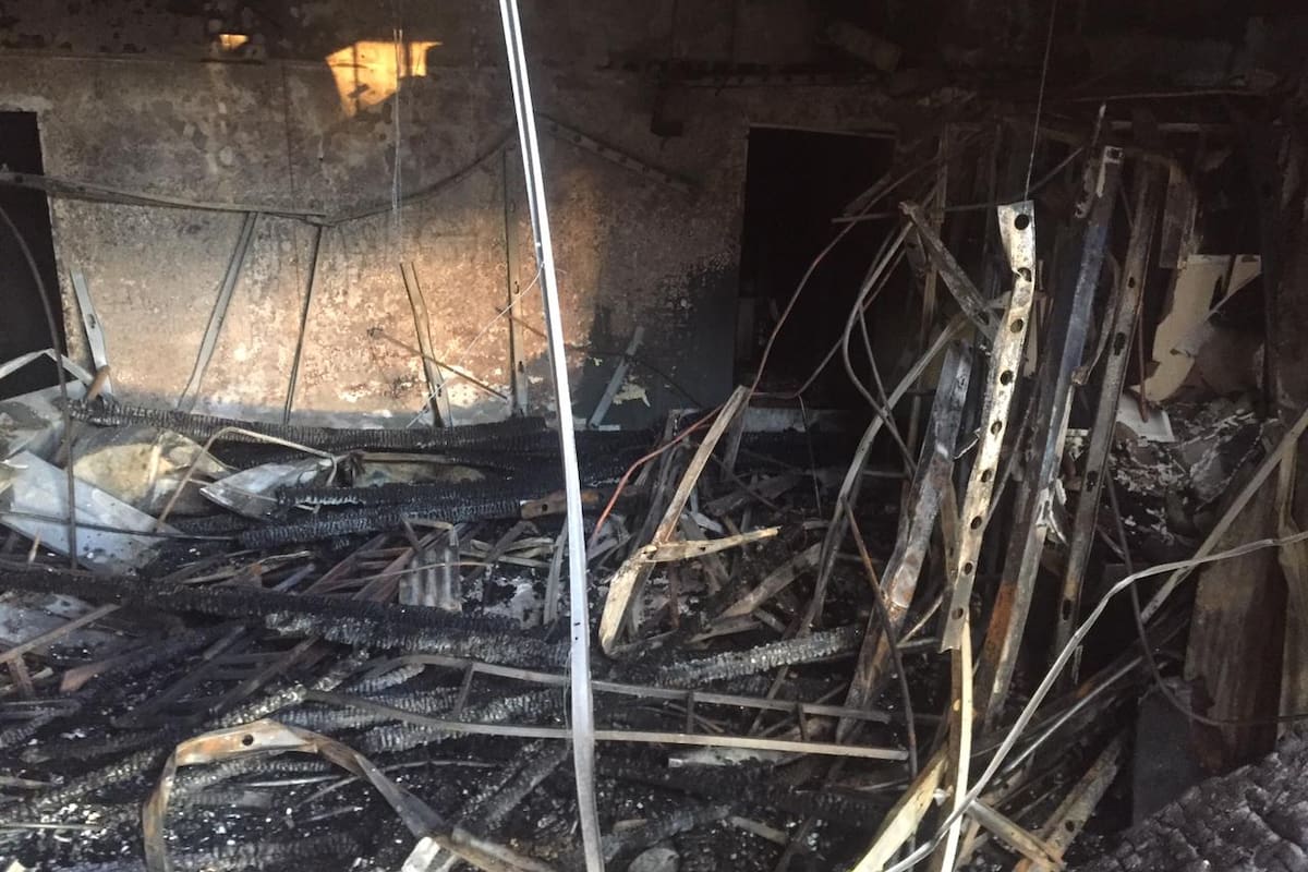 El fuego consumió varios locales y 1000 personas debieron ser evacuadas