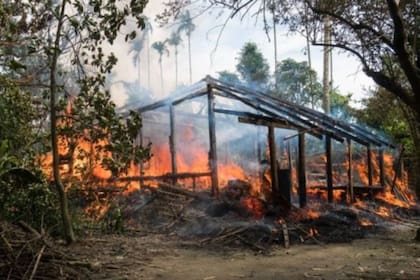 El fuego destruyó más de 500 casa y dejó a más de 2000 personas sin hogar
