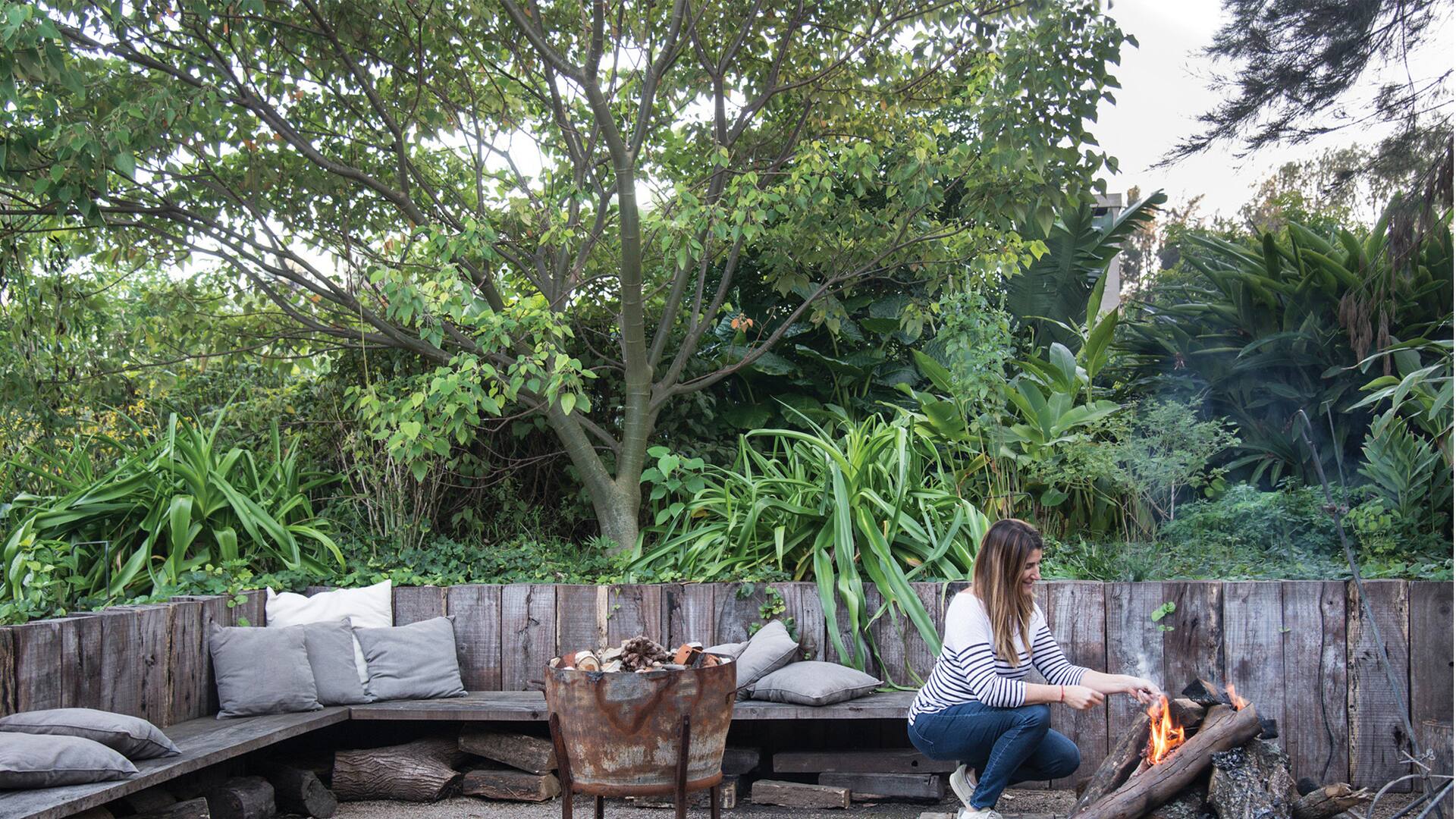 El fuego es la excusa perfecta para disfrutar del jardín en invierno