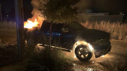 El fuego se originó desde una cubierta delantera y una trasera