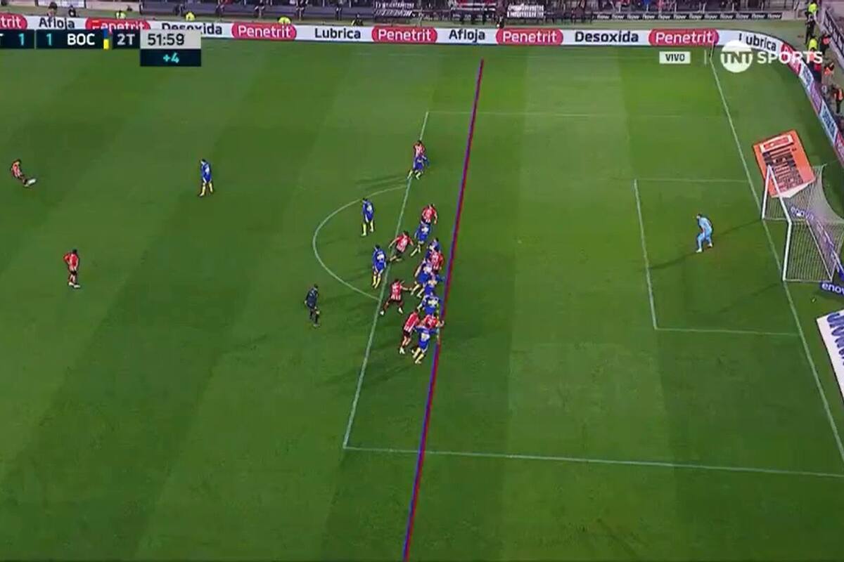 El fuera de juego sancionado en el gol anulado a Giménez, de Estudiantes