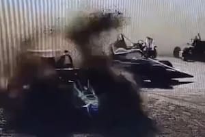 Dos autos chocaron en plena carrera en el autódromo de Carhué y los pilotos sufrieron heridas graves