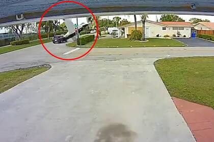 El fuerte accidente fue registrado por una cámara de seguridad