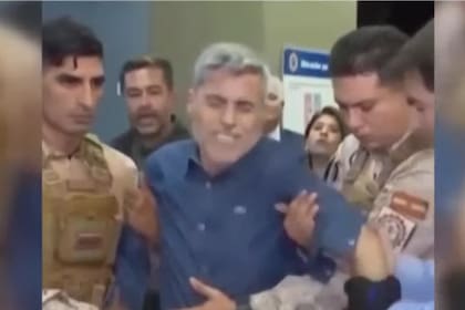 El funcionario probó en él mismo el nuevo mecanismo