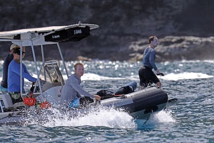 El fundador de Facebook fue fotografiado surfeando en Hawai, con un particular detalle en su rostro