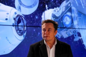 El fundador de SpaceX, Elon Musk, en una conferencia de prensa posterior al lanzamiento del cohete SpaceX Falcon 9, que transportaba la nave espacial Crew Dragon, despegara en un vuelo de prueba sin tripulación a la Estación Espacial Internacional desde el Centro Espacial Kennedy en Cabo Cañaveral,