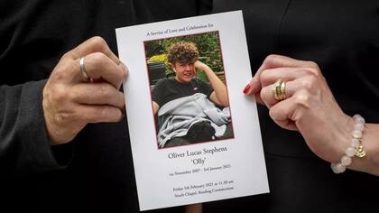 El funeral de Olly