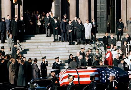 El funeral de Kennedy fue el primero en ser televisado de forma masiva (AP Foto, Archivo)