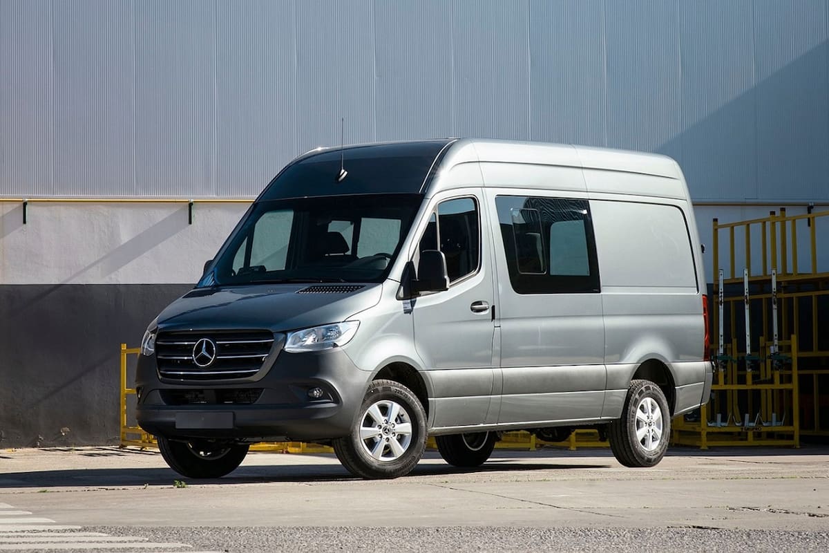 El furgón mixto techo elevado del Mercedes-Benz Sprinter