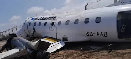 El fuselaje de la aeronave se resquebrajó y se partió