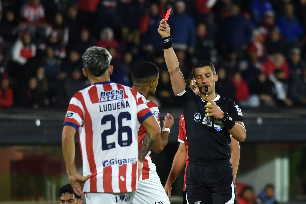 El fútbol argentino transita un momento en el que los árbitros no logran escapar de la sospecha permanente