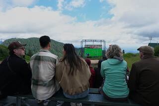 El fútbol se une a la naturaleza: disfrutan de los partidos del Mundial en la cima de Vancouver