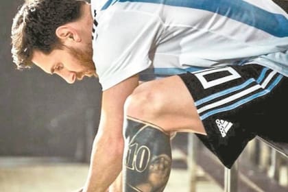 El futbolista argentino es un gran fanático de los tatuajes