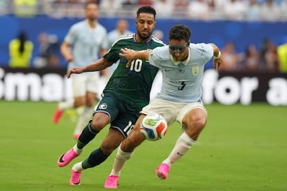 El futbolista, de 26 años, que tuvo protagonismo completo en la Copa del Mundo, se alejó de muchos compañeros: "Muchos saben cómo fueron las cosas", sentenció en defensa de Bielsa.