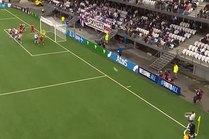 El futbolista de Islas Feroe marcó el empate parcial con un golazo desde un tiro de esquina