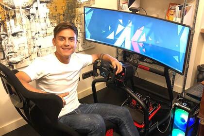 El futbolista de Juventus desafió en redes a jugar una competencia de gamers. Foto: Instagram