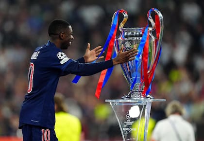 El futbolista del PSG es uno de los favoritos para llevarse el Balón de Oro (X/@dembouz)